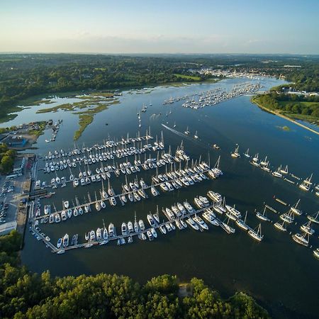 Mercury Yacht Harbour And Holiday Park Bursledon Buitenkant foto