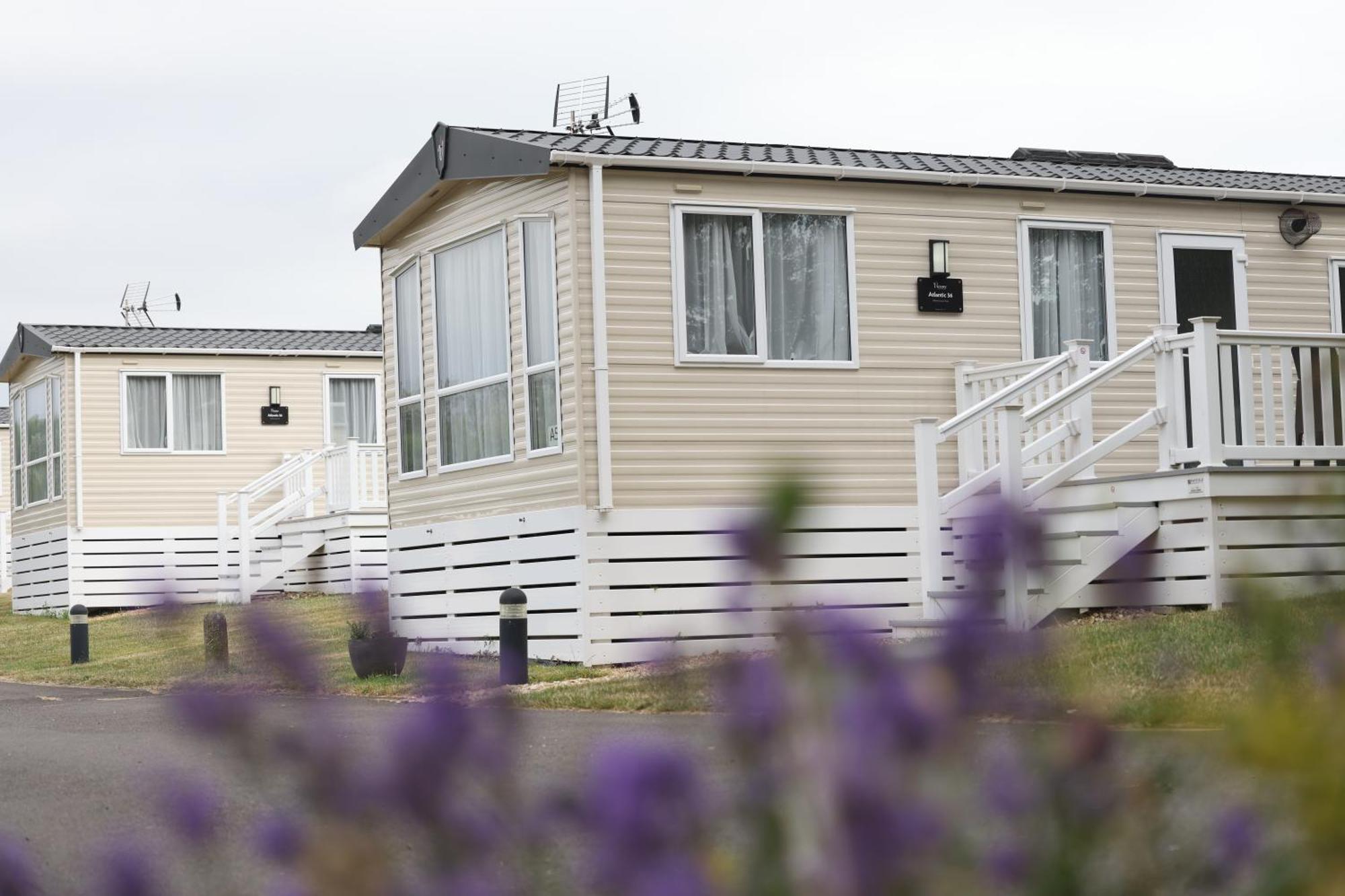 Mercury Yacht Harbour And Holiday Park Bursledon Buitenkant foto