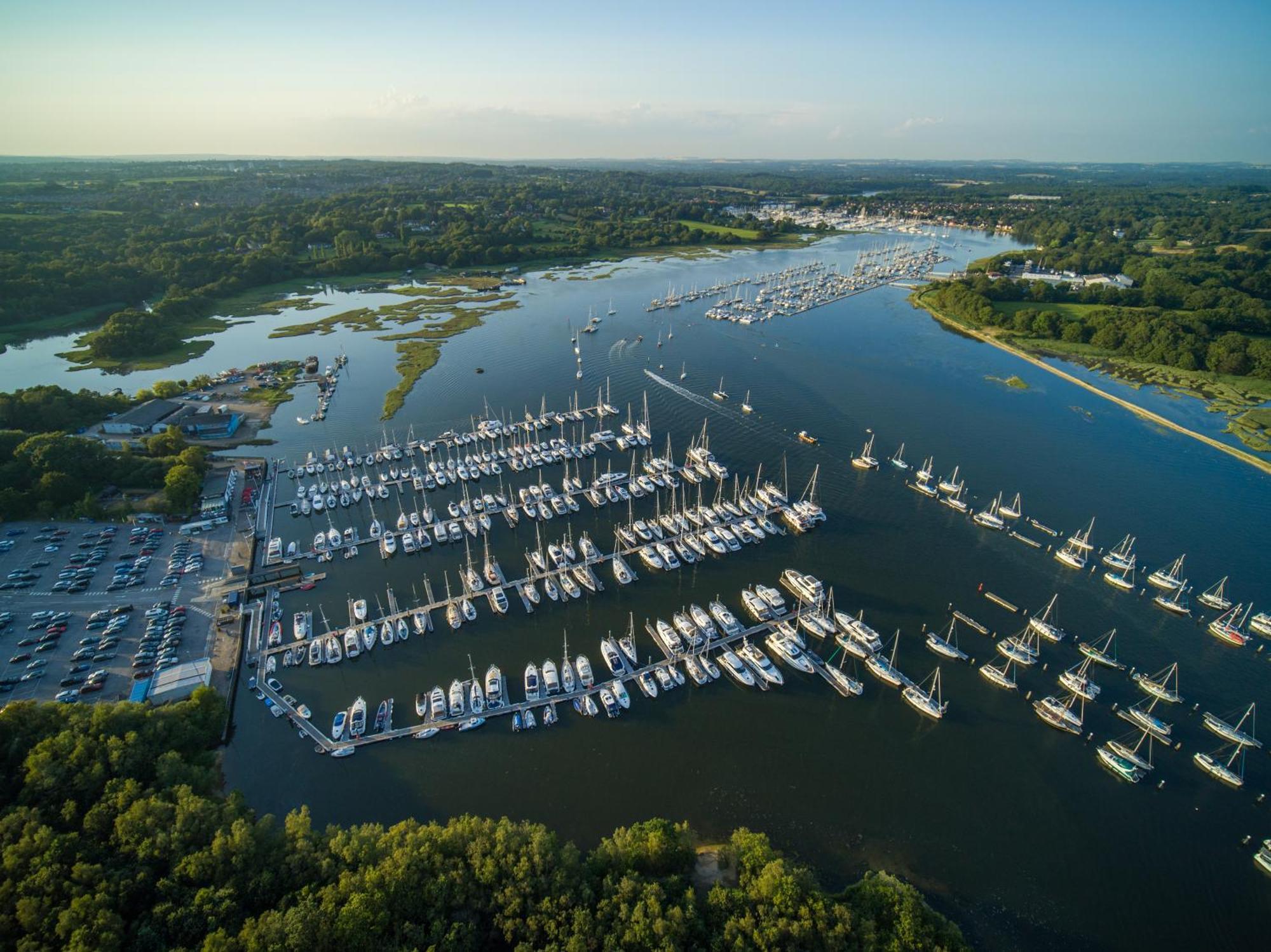 Mercury Yacht Harbour And Holiday Park Bursledon Buitenkant foto