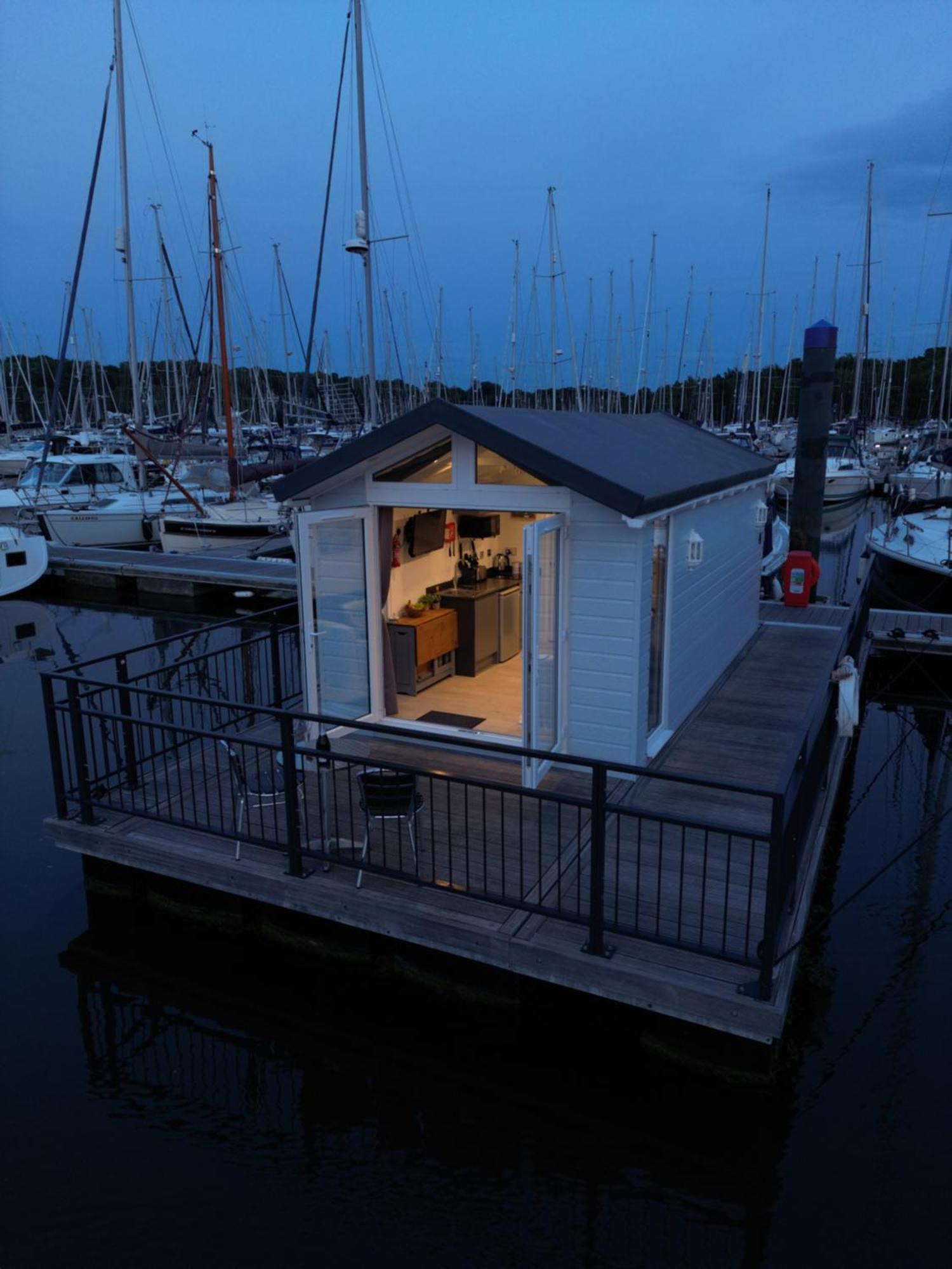 Mercury Yacht Harbour And Holiday Park Bursledon Buitenkant foto