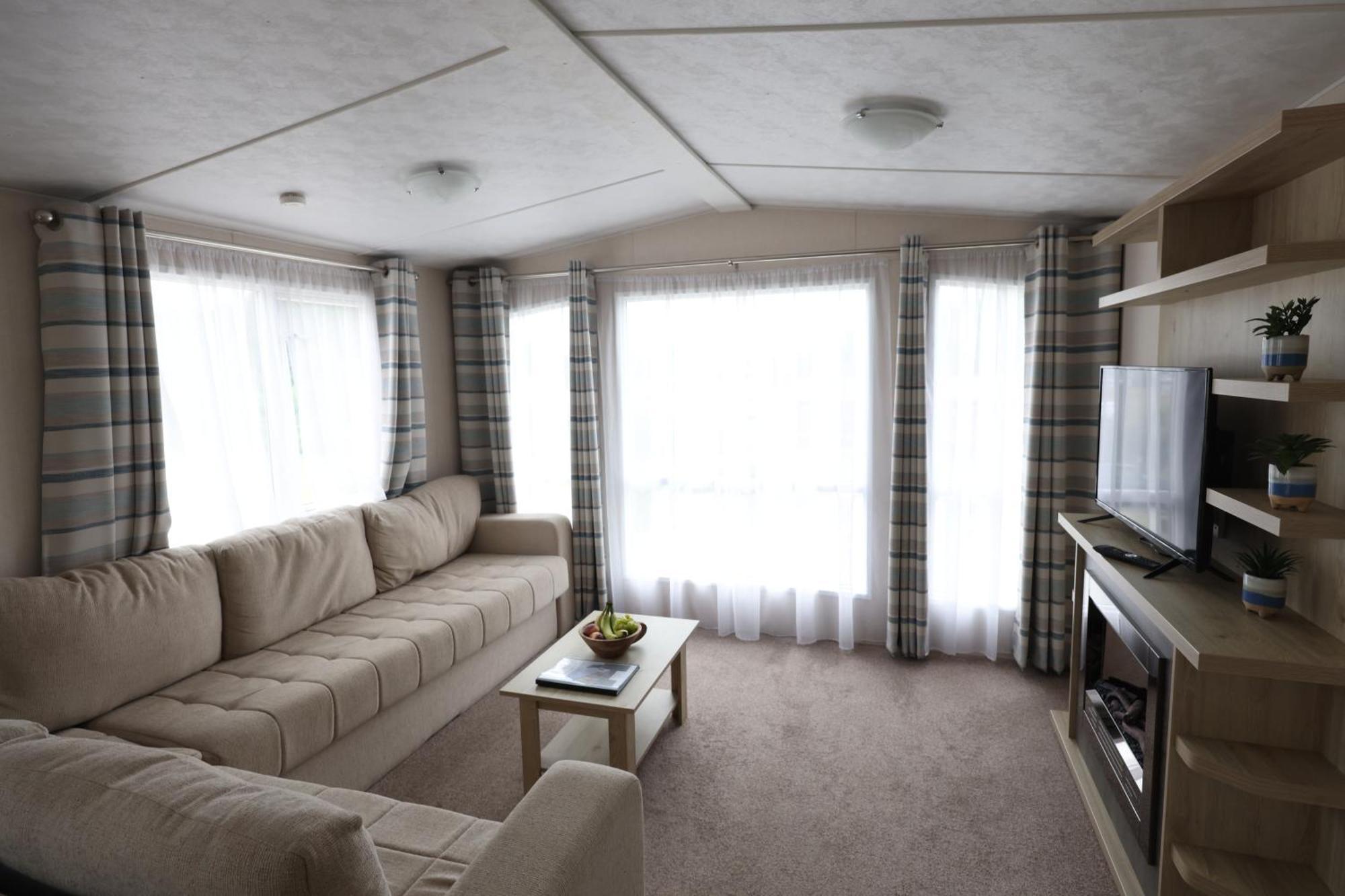 Mercury Yacht Harbour And Holiday Park Bursledon Buitenkant foto
