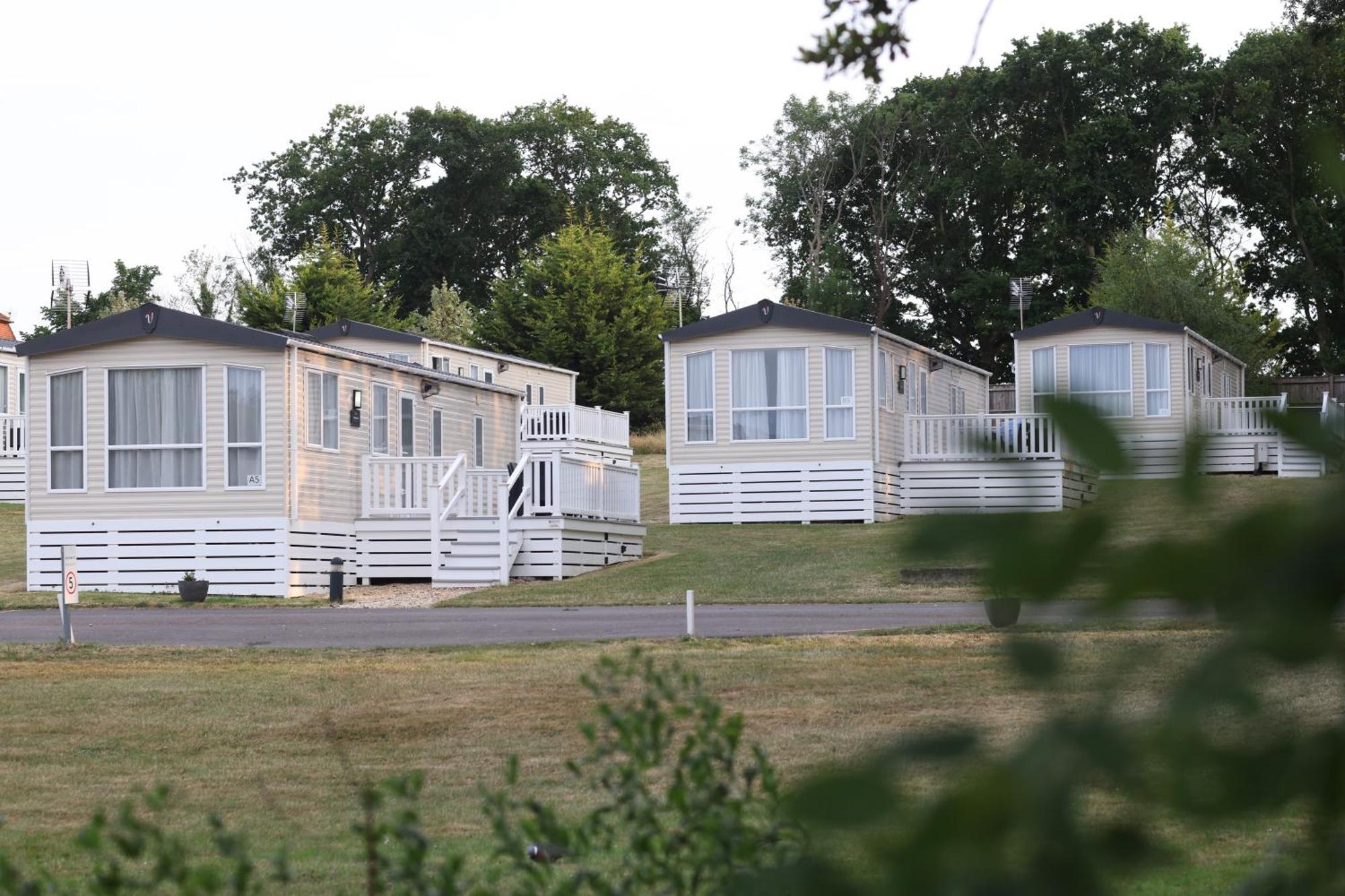 Mercury Yacht Harbour And Holiday Park Bursledon Buitenkant foto