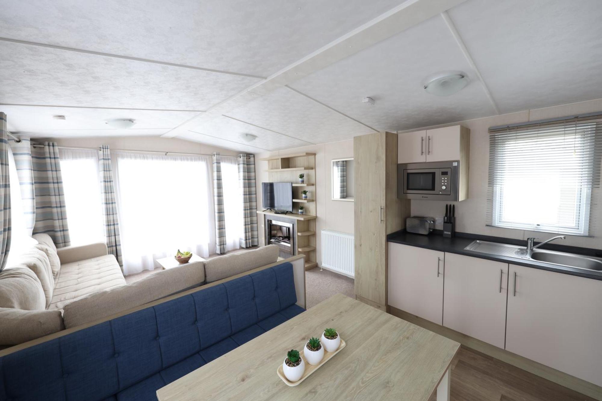 Mercury Yacht Harbour And Holiday Park Bursledon Buitenkant foto