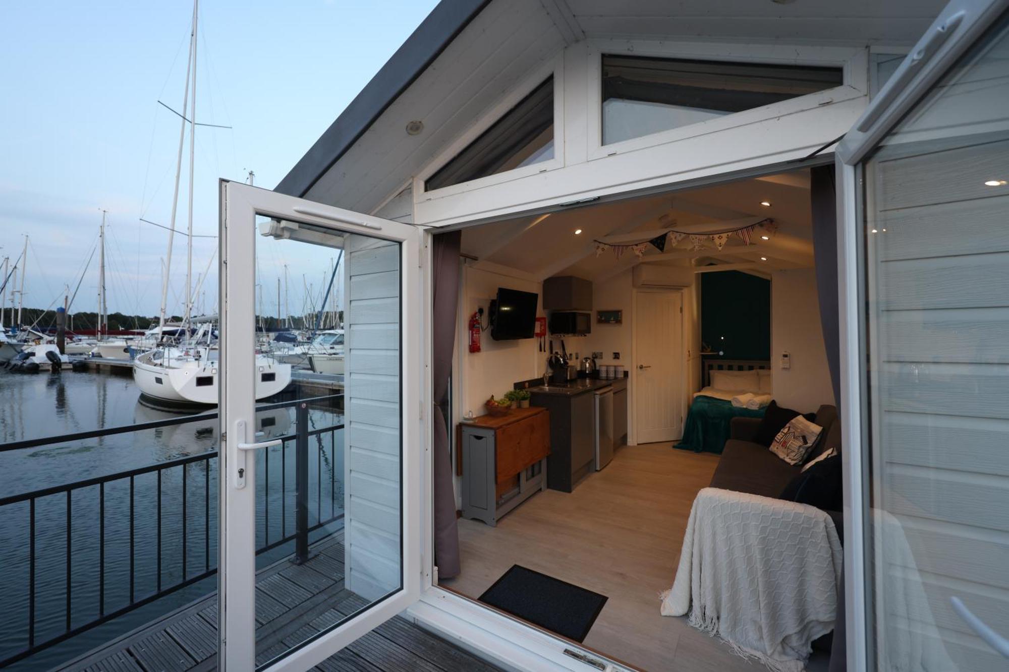 Mercury Yacht Harbour And Holiday Park Bursledon Buitenkant foto