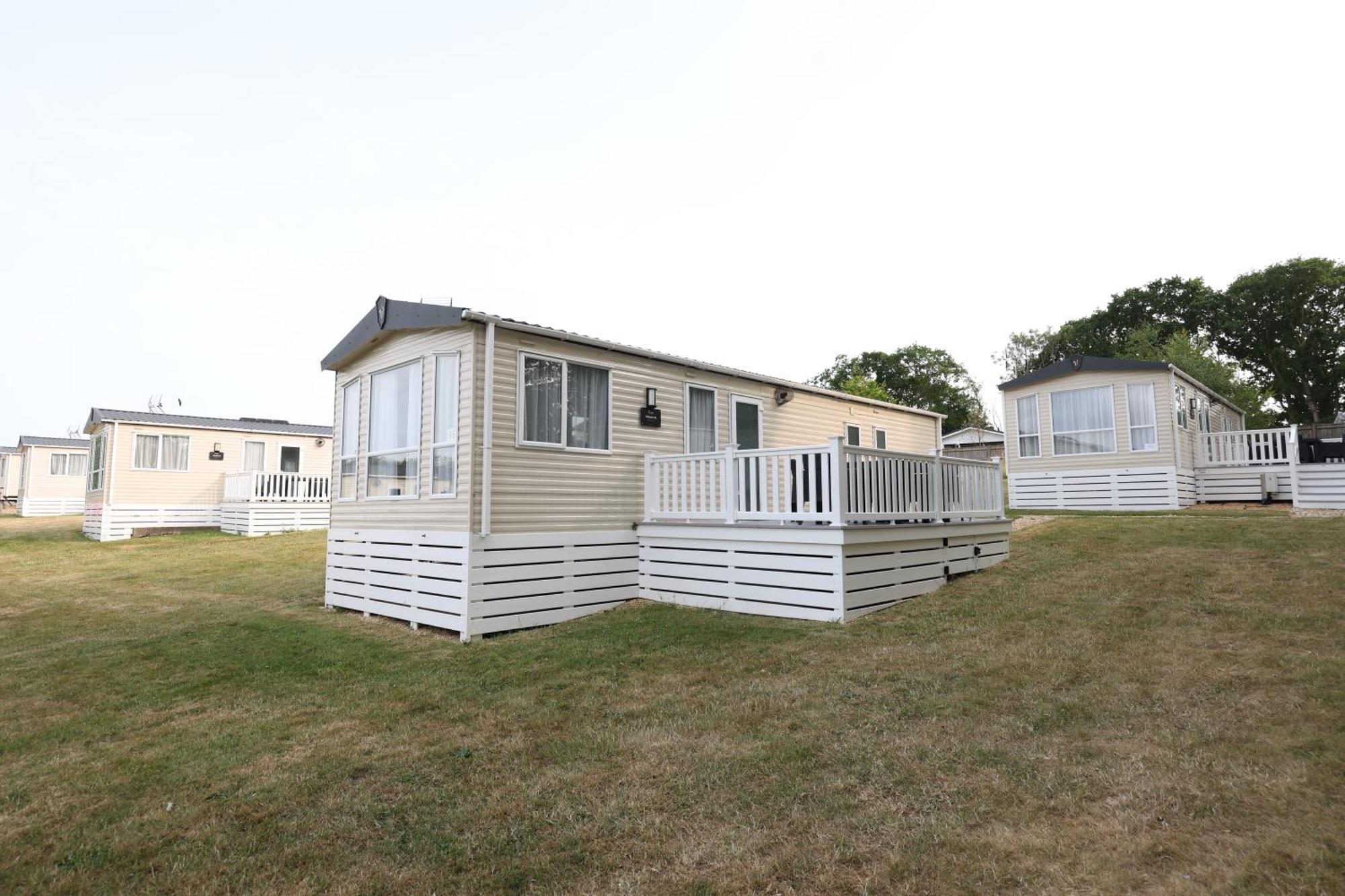 Mercury Yacht Harbour And Holiday Park Bursledon Buitenkant foto